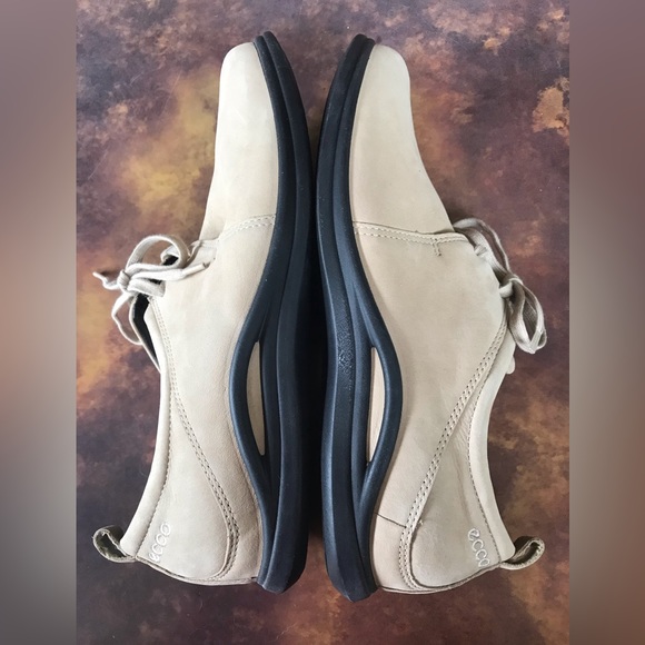 Ecco Tan Suede Shoes - Picture 4 of 9